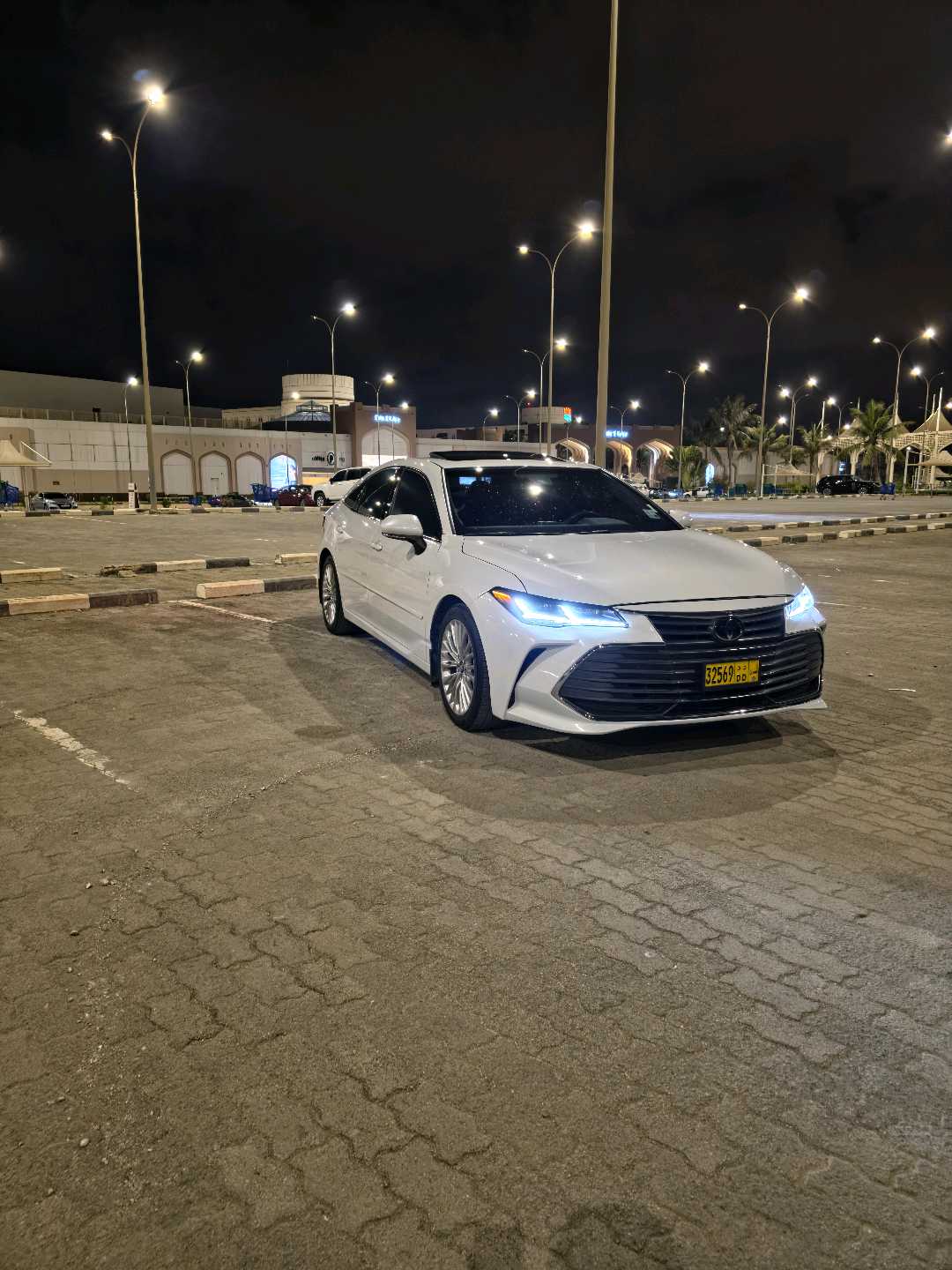 Car Image 2019 TOYOTA AVALON LIMITED