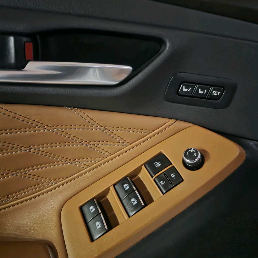 Car Image 2019 TOYOTA AVALON LIMITED