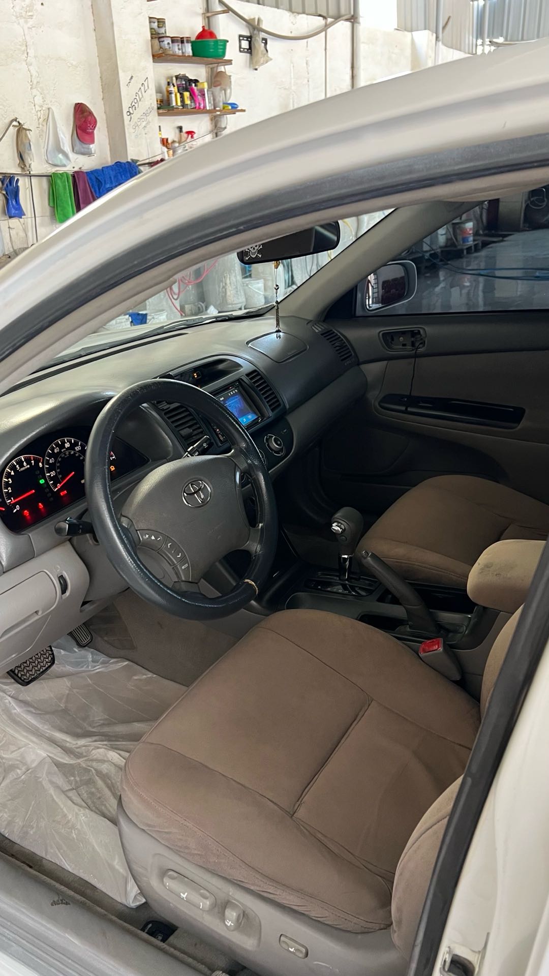 Car Image 2005 TOYOTA CAMRY LE