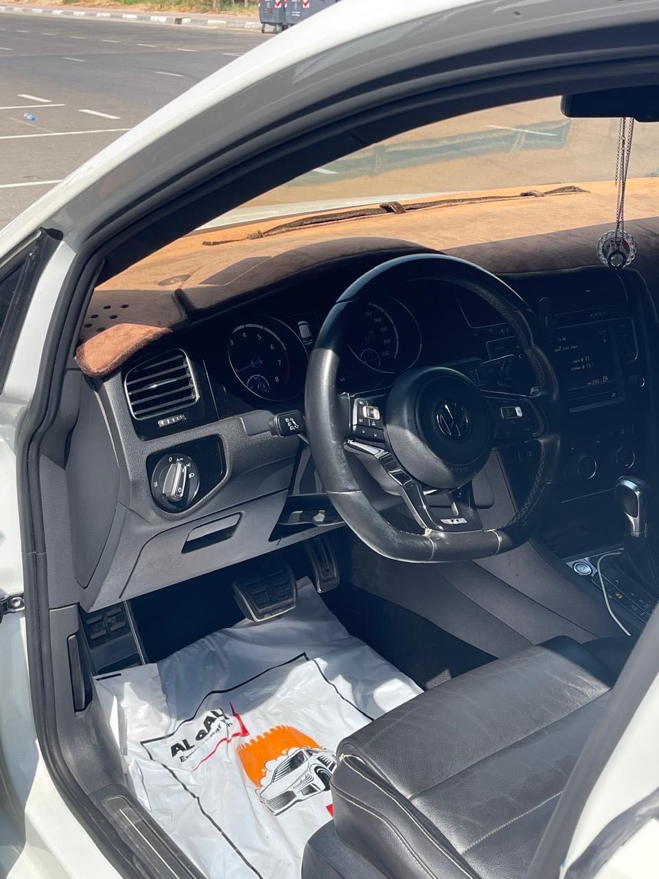 Car Image 2016 VOLKSWAGEN GOLF GTI