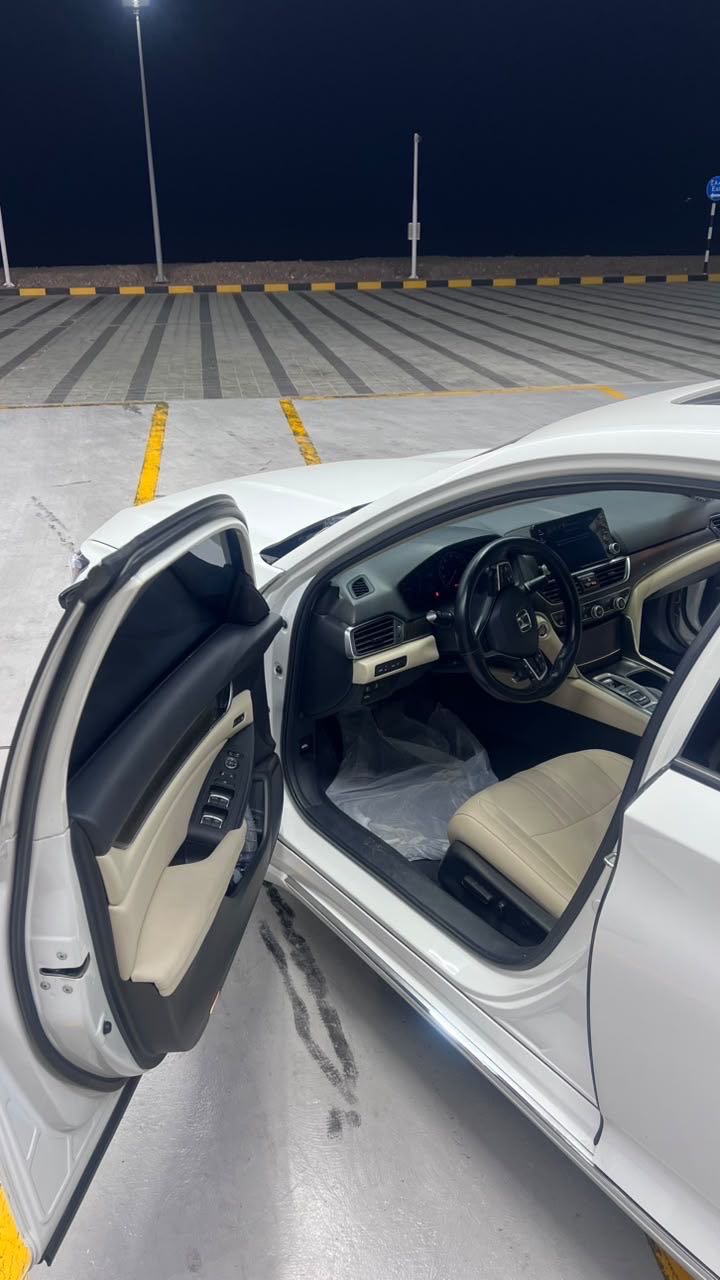 Car Image 2018 HONDA ACCORD TOURING