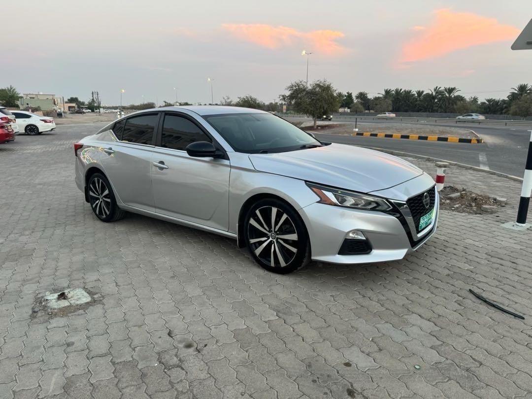 Car Image 2019 NISSAN ALTIMA SR