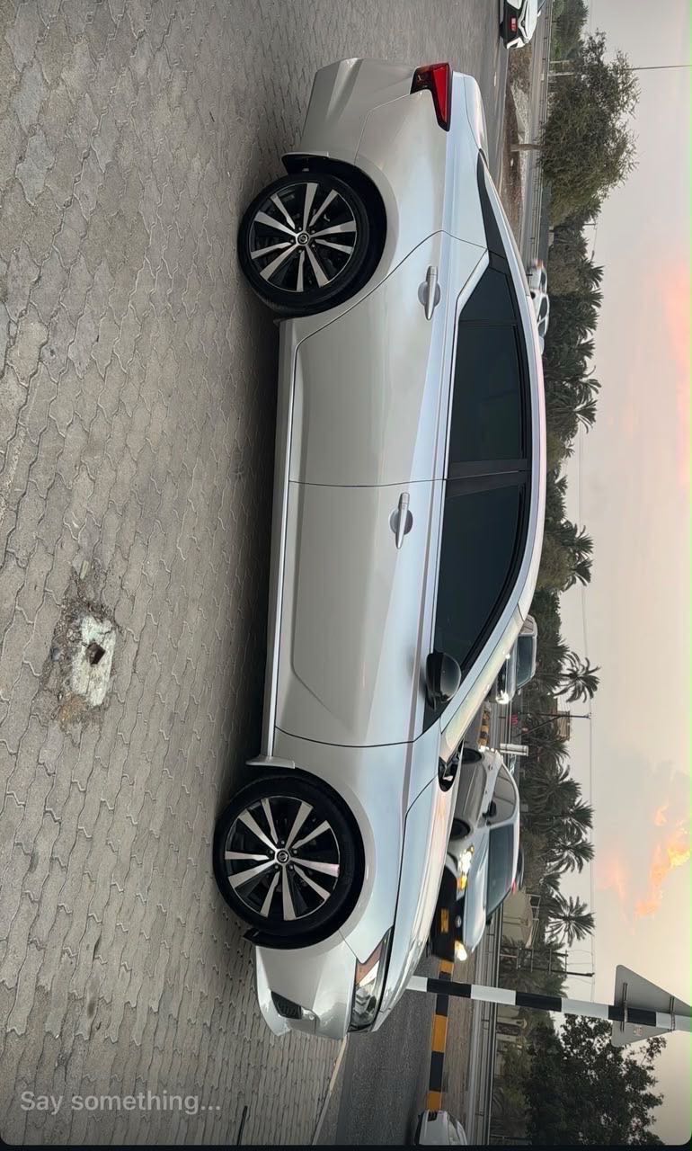Car Image 2019 NISSAN ALTIMA SR