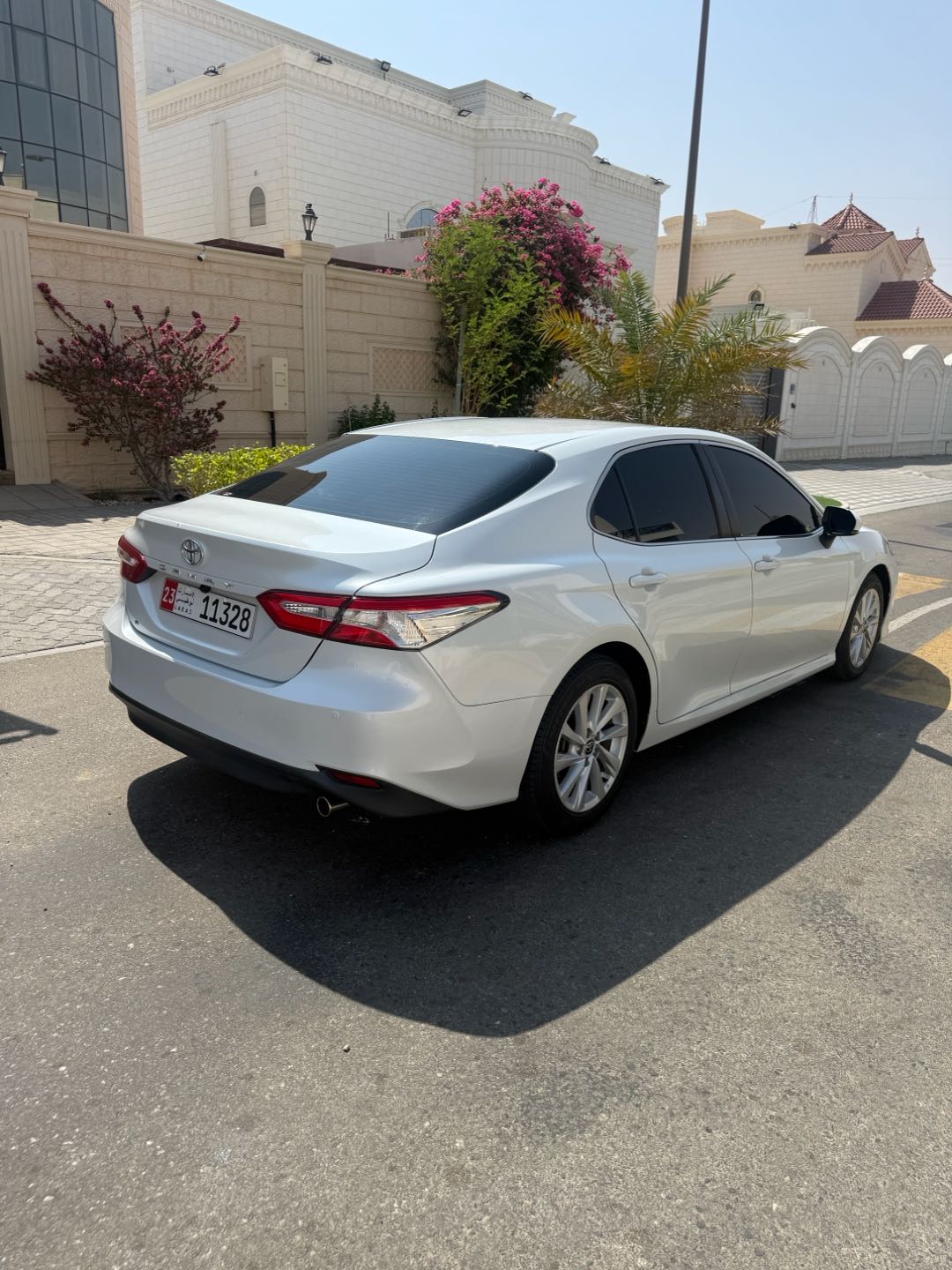 Car Image 2020 TOYOTA CAMRY LE