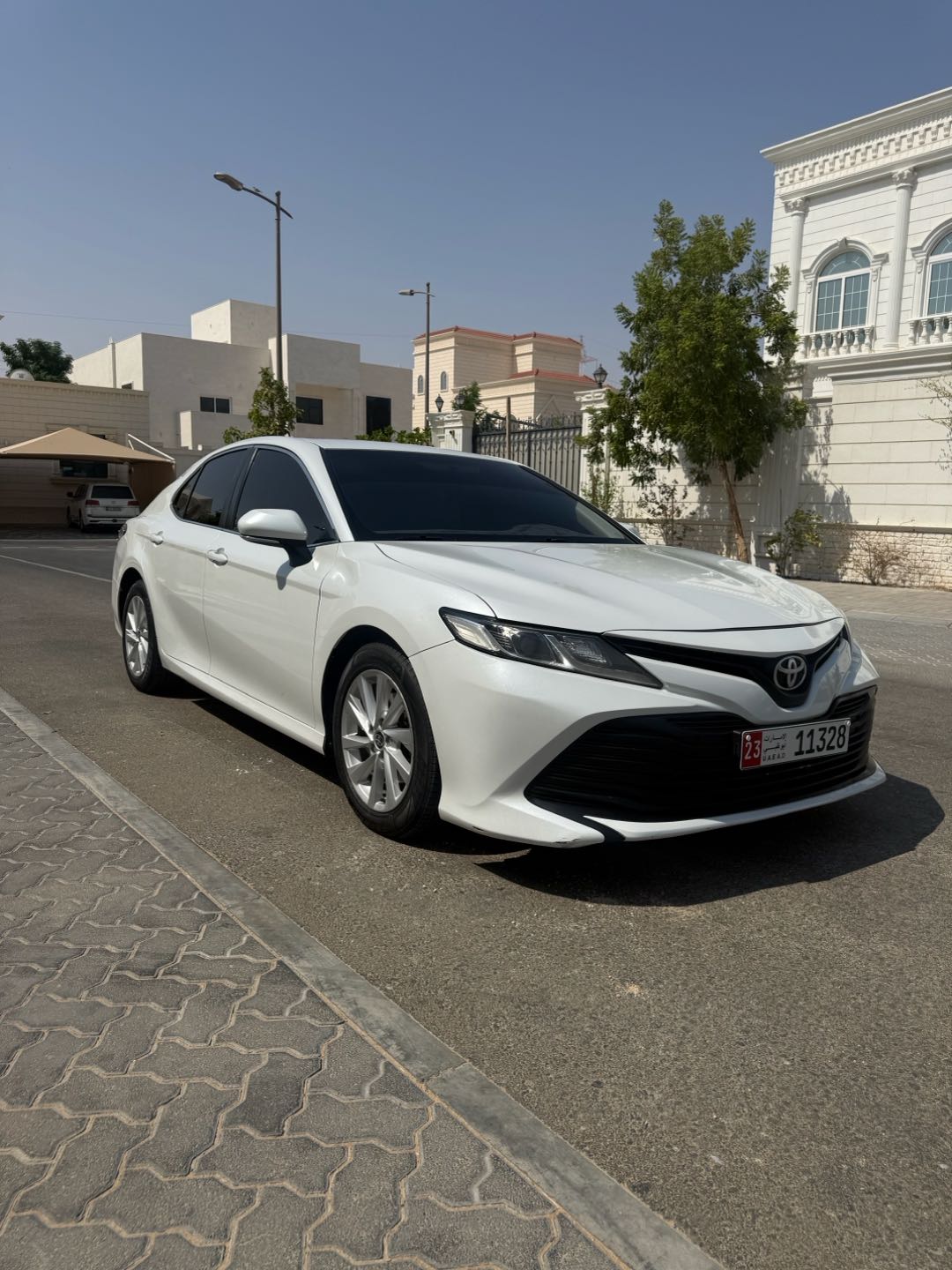 Car Image 2020 TOYOTA CAMRY LE