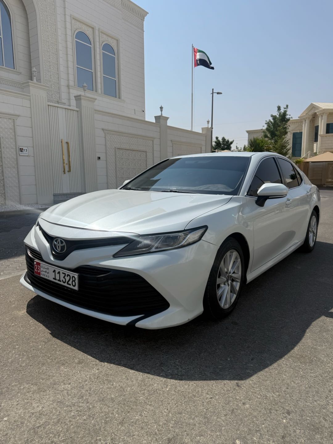 Car Image 2020 TOYOTA CAMRY LE