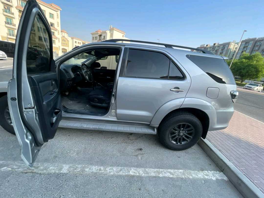 Car Image 2015 TOYOTA FORTUNER GXR