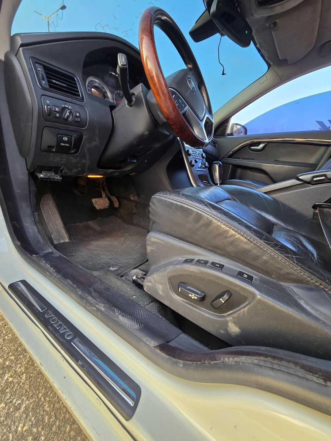 Car Image 2010 VOLVO S80 