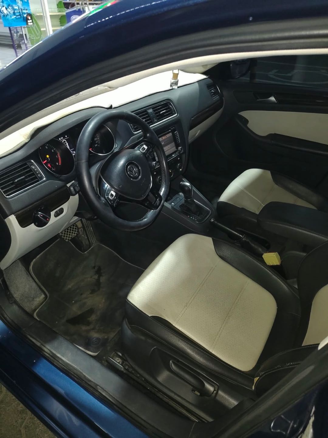 Car Image 2016 VOLKSWAGEN JETTA Highline