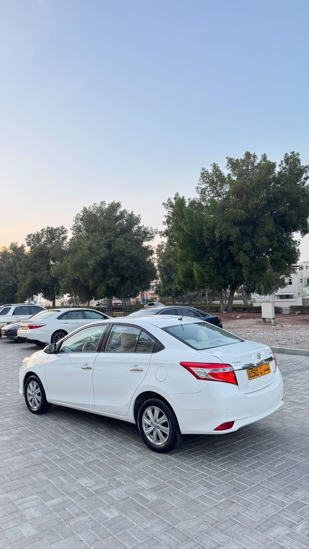 Car Image 2016 TOYOTA YARIS SE