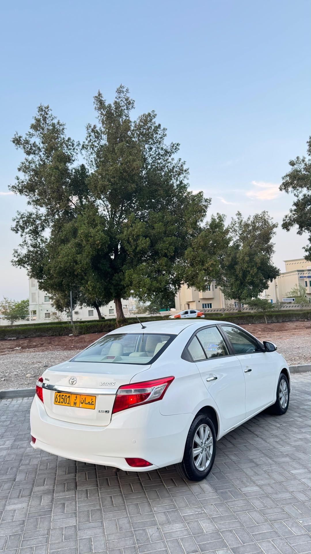 Car Image 2016 TOYOTA YARIS SE