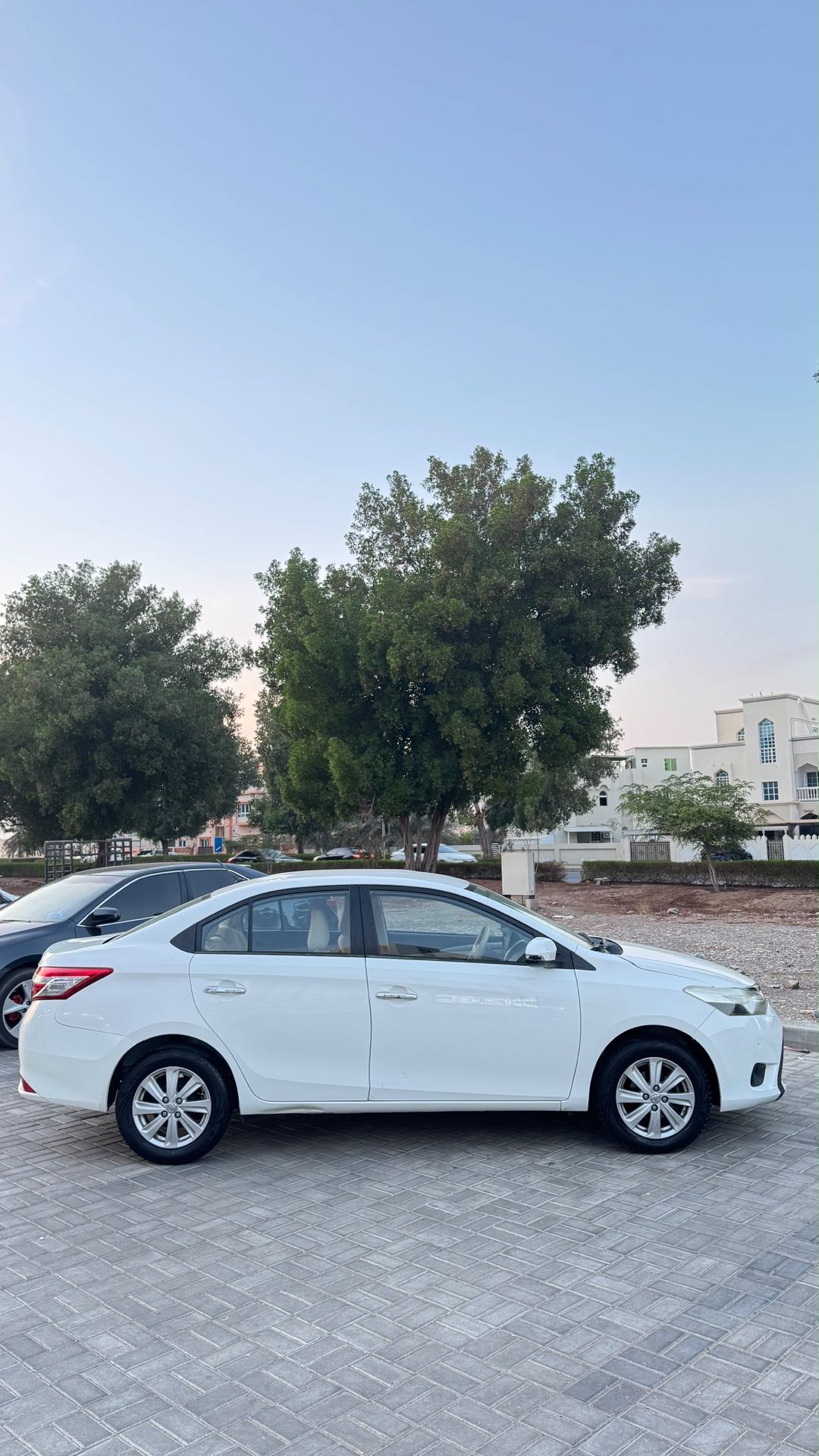 Car Image 2016 TOYOTA YARIS SE