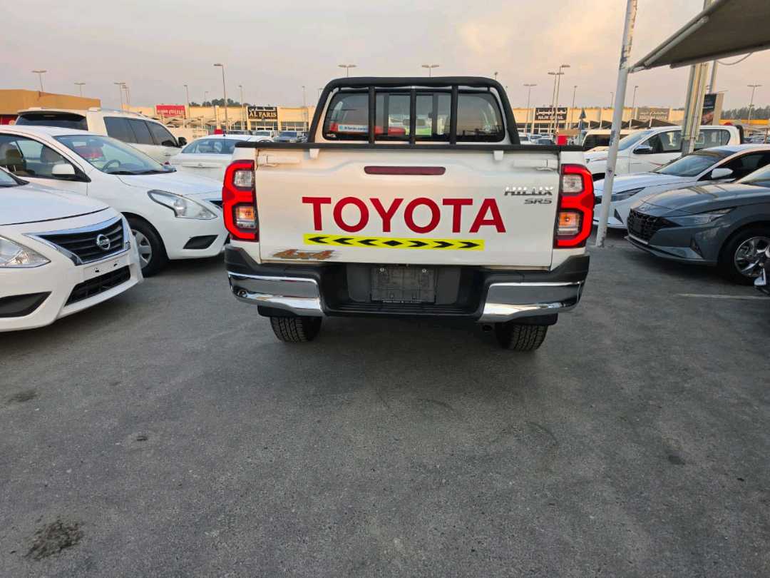 Car Image 2025 TOYOTA HILUX SR5