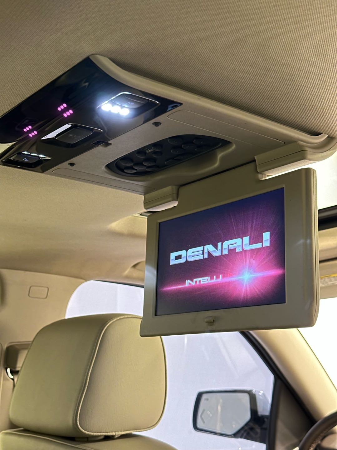 Car Image 2019 GMC YUKON Denali