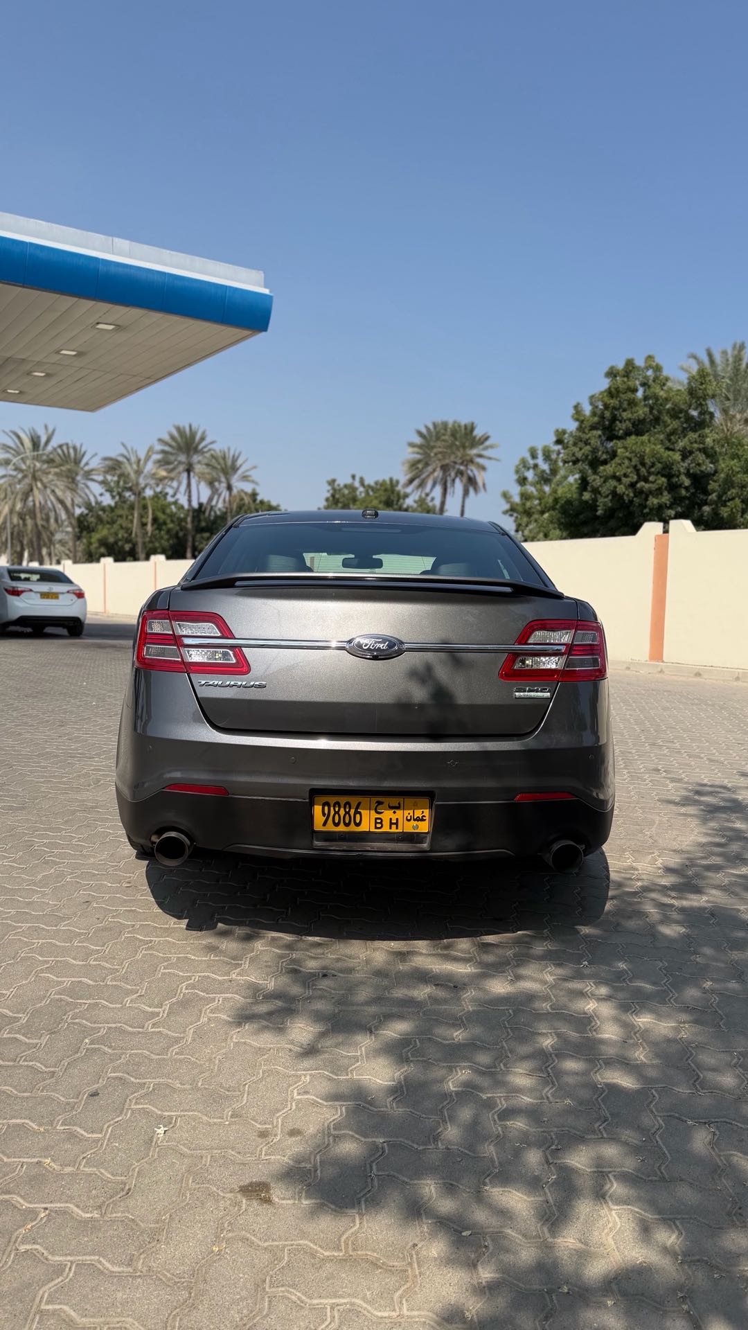 Car Image 2019 FORD TAURUS SHO