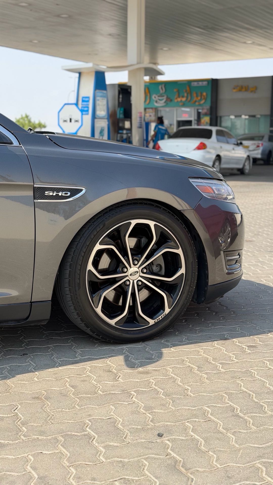 Car Image 2019 FORD TAURUS SHO