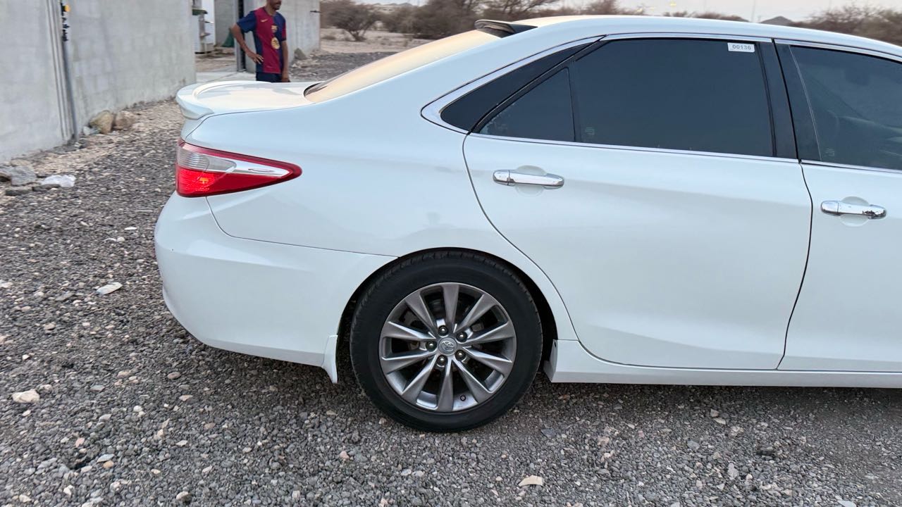 Car Image 2017 TOYOTA CAMRY XLE