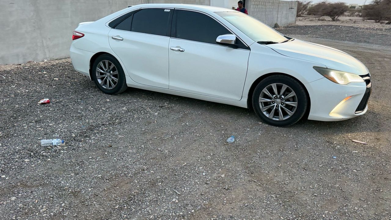 Car Image 2017 TOYOTA CAMRY XLE