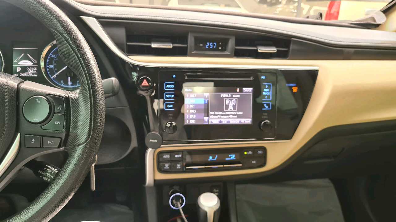 Car Image 2018 TOYOTA COROLLA L