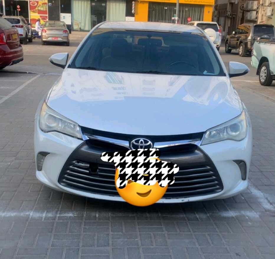 Car Image 2017 TOYOTA CAMRY E