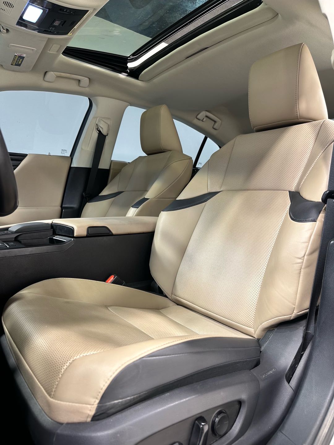Car Image 2021 LEXUS ES 350