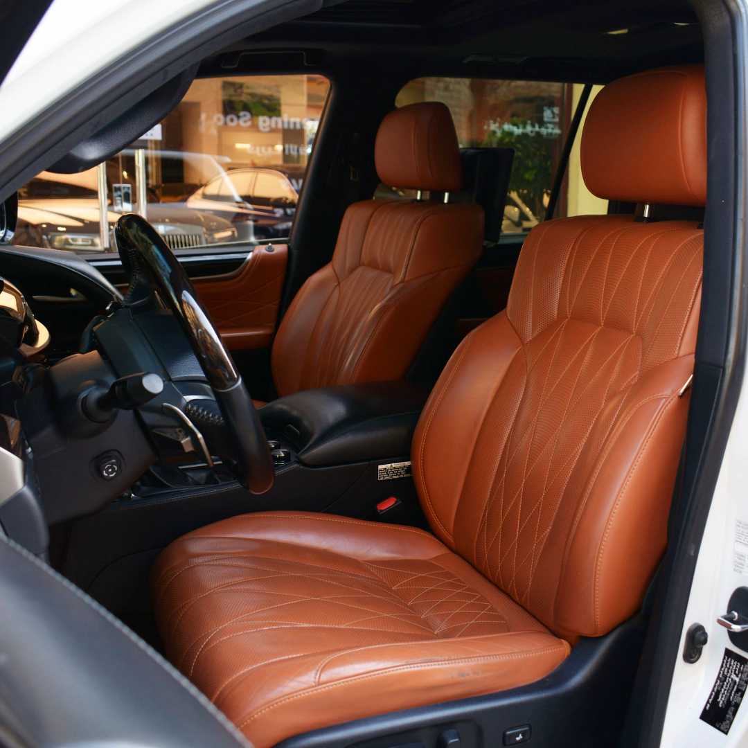 Car Image 2019 LEXUS LX 570