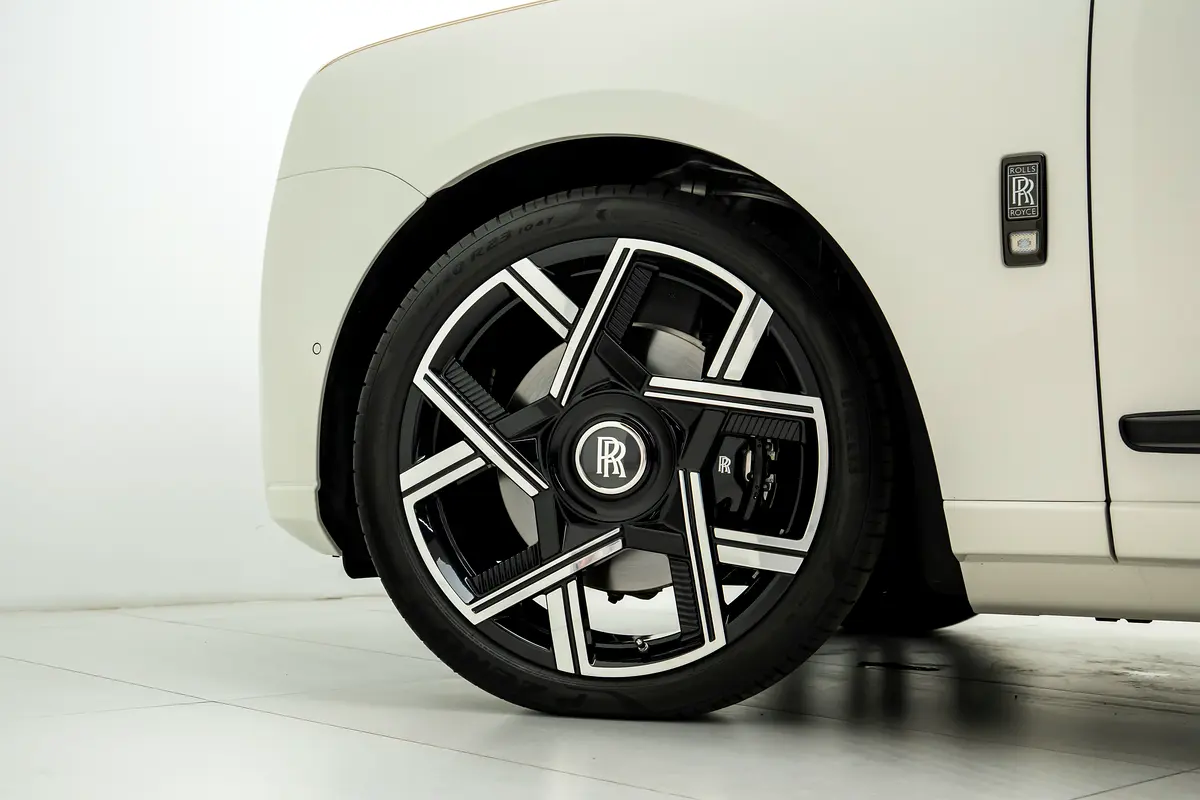 Car Image 2026 ROLLS ROYCE CULLINAN 
