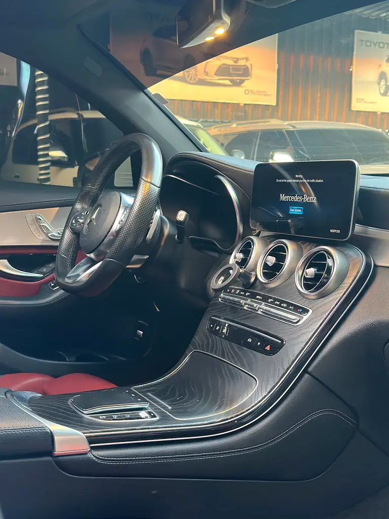 Car Image 2020 MERCEDES GLC CLASS 200