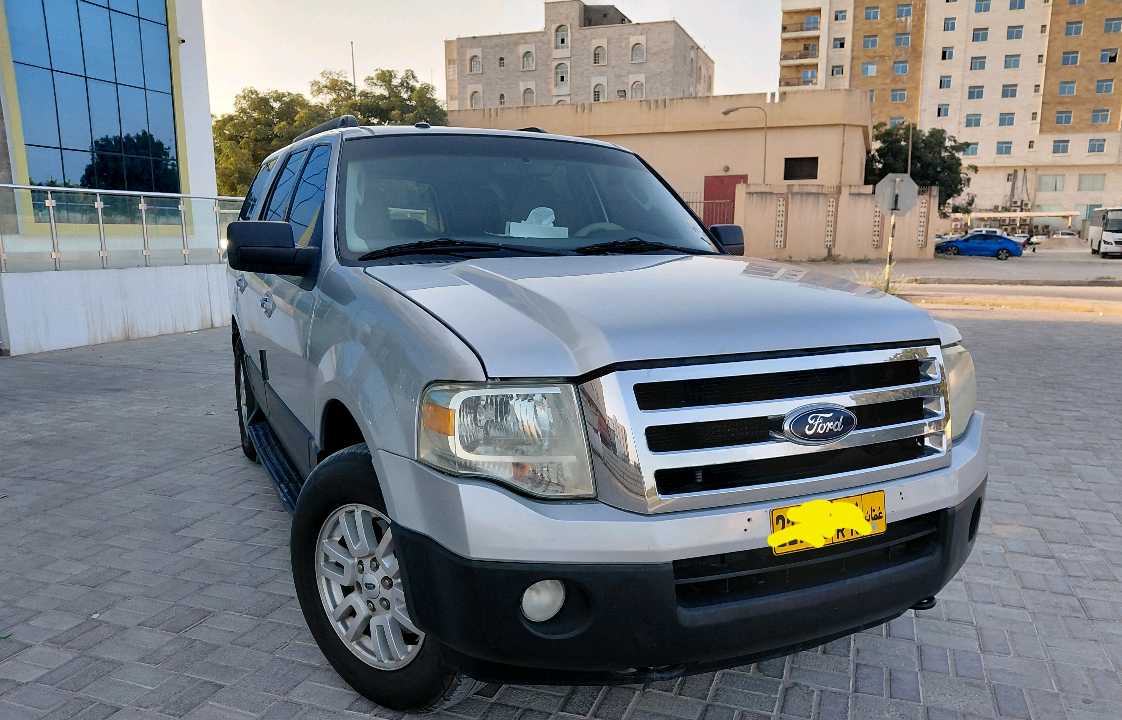 Car Image 2012 FORD EXPEDITION Limited