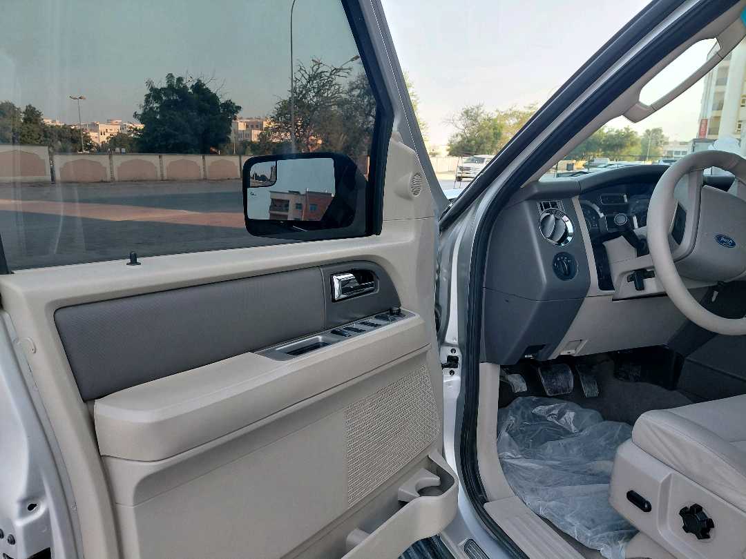 Car Image 2012 FORD EXPEDITION Limited