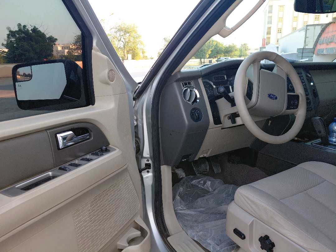 Car Image 2012 FORD EXPEDITION Limited
