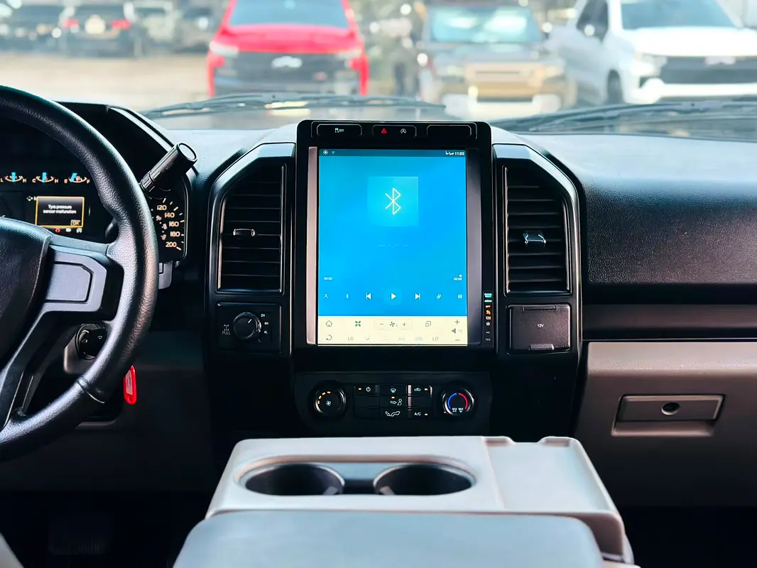 Car Image 2019 FORD F-150 Lariat