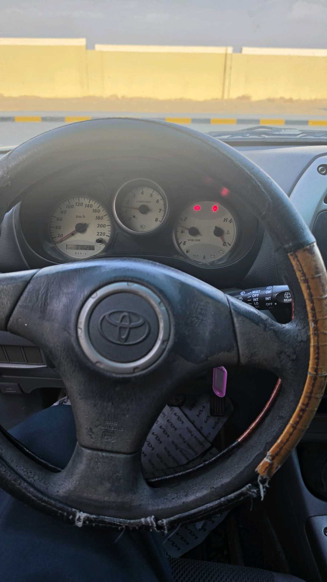 Car Image 2001 TOYOTA RAV4 L