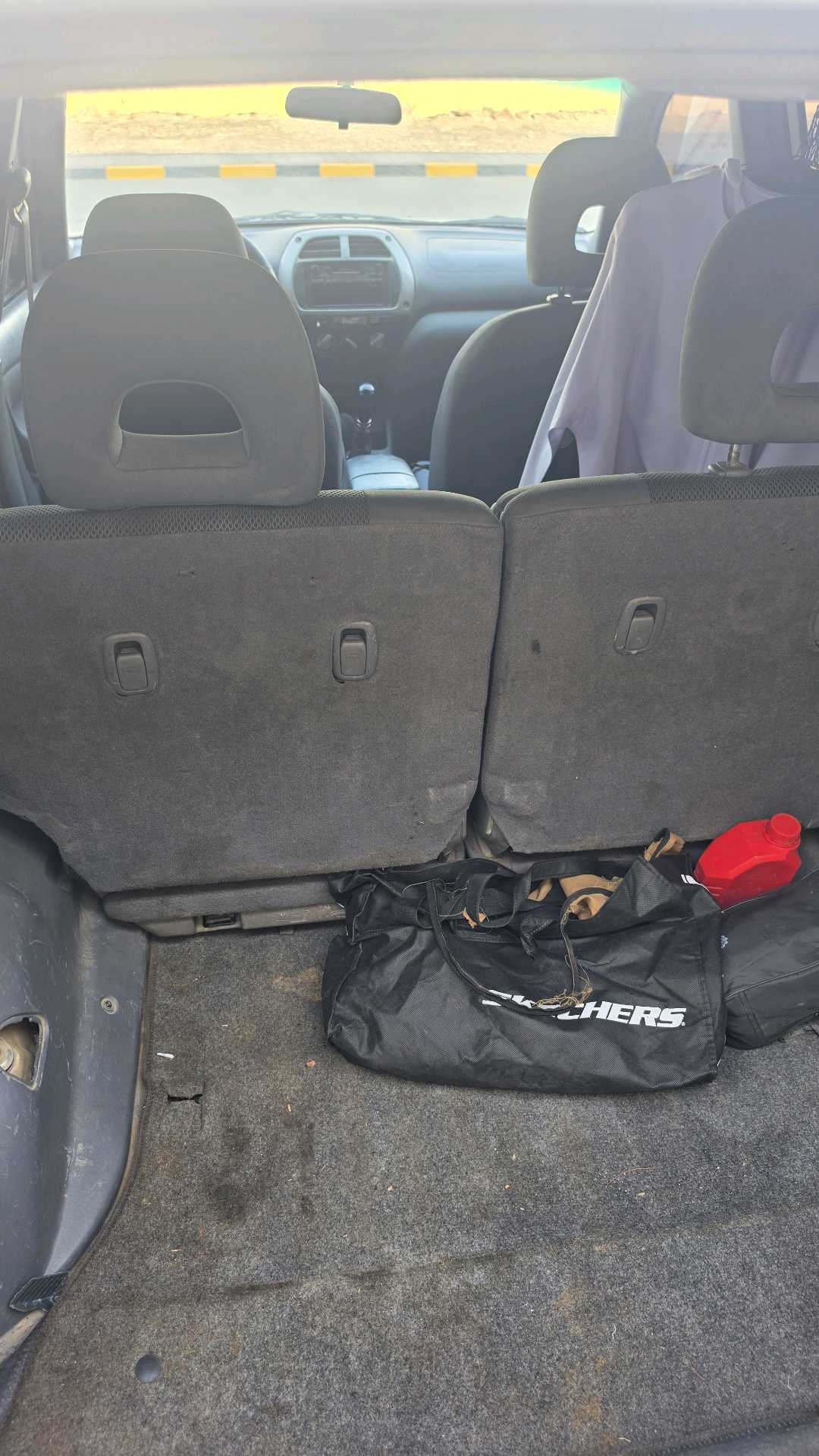 Car Image 2001 TOYOTA RAV4 L