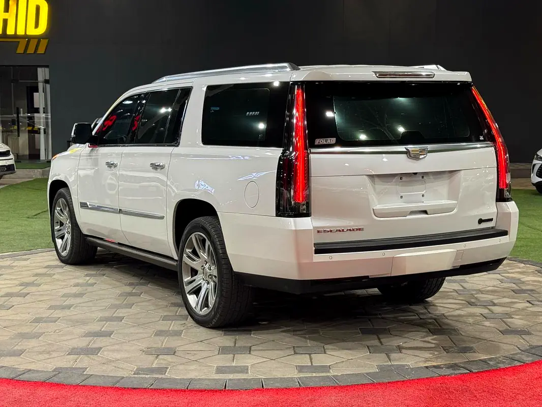 Car Image 2016 CADILLAC ESCALADE Standard