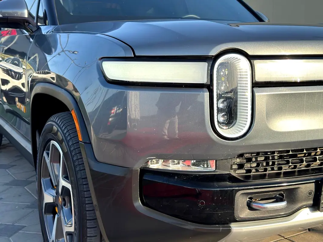 Car Image 2023 RIVIAN R1T 