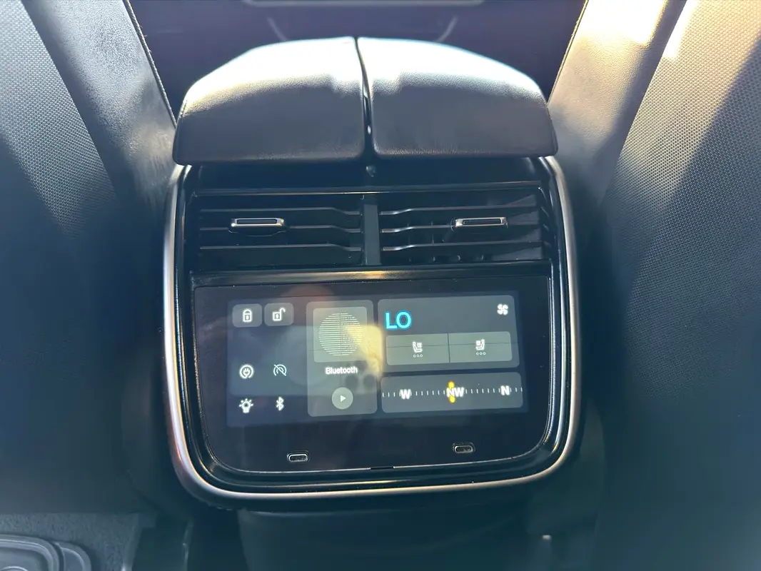Car Image 2023 RIVIAN R1T 