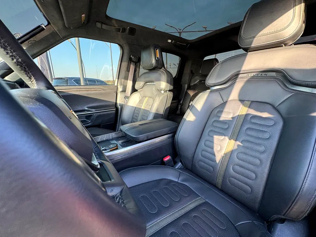 Car Image 2023 RIVIAN R1T 