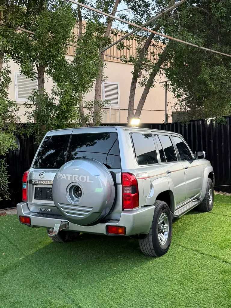 Car Image 2019 NISSAN SAFARI 