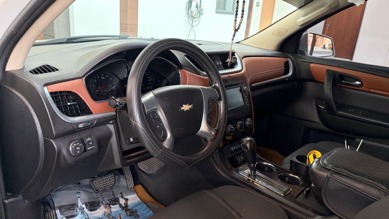 Car Image 2017 CHEVROLET TRAVERSE LS