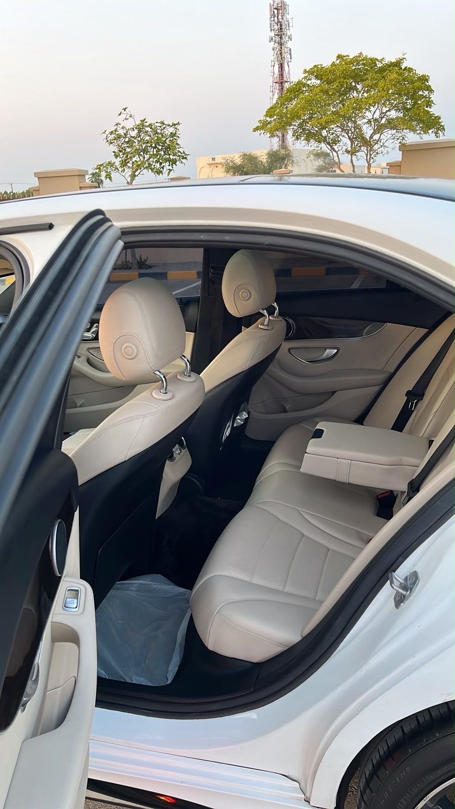 Car Image 2016 MERCEDES C Class 300