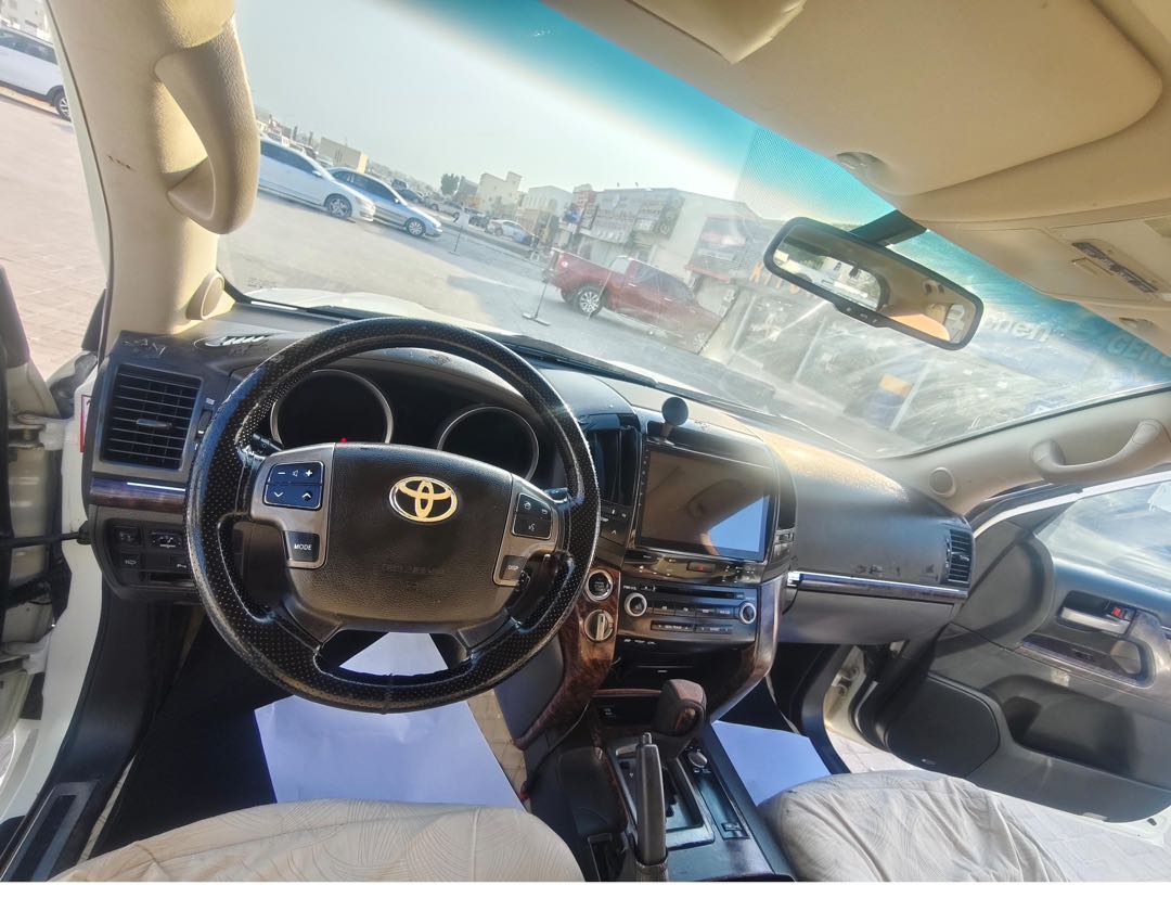 Car Image 2010 TOYOTA LAND CRUISER VX.R