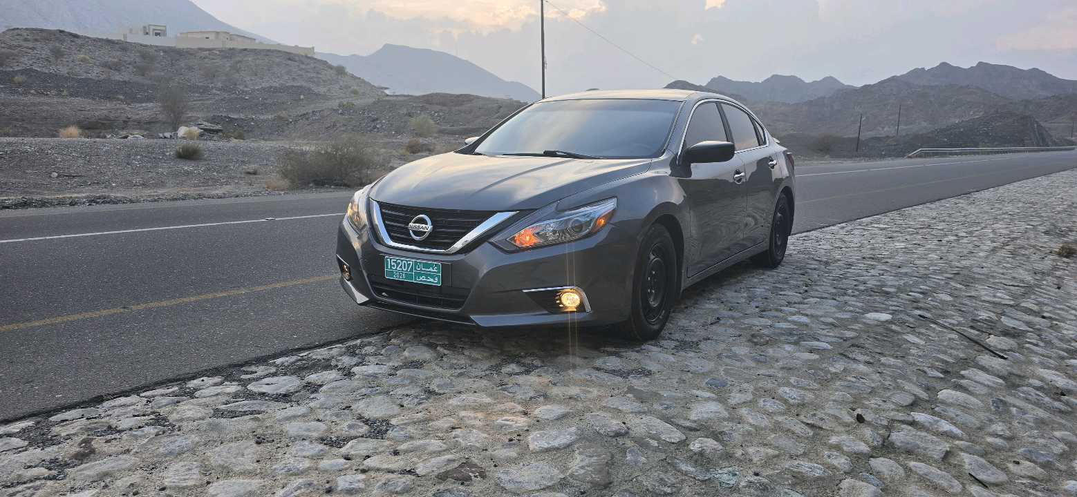 Car Image 2018 NISSAN ALTIMA SR