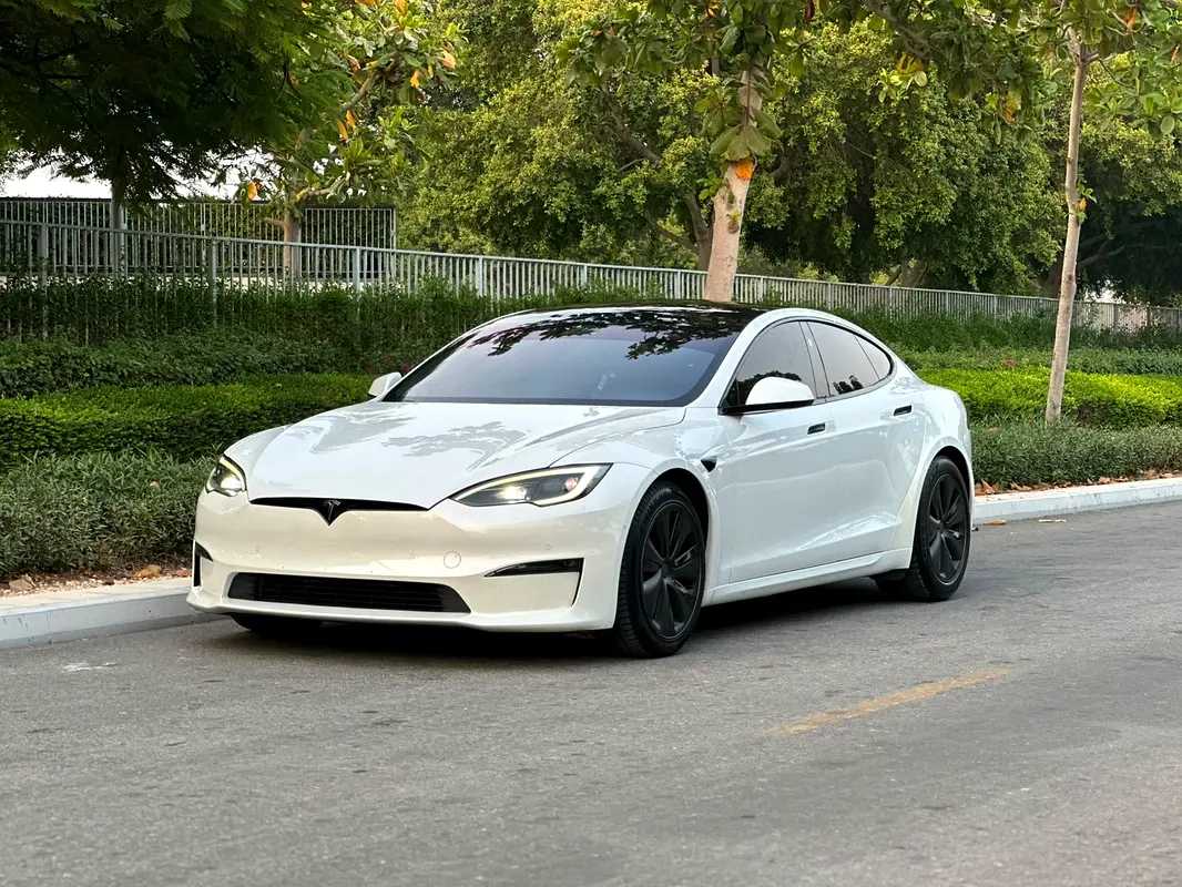 TESLA Model S Plaid 2023