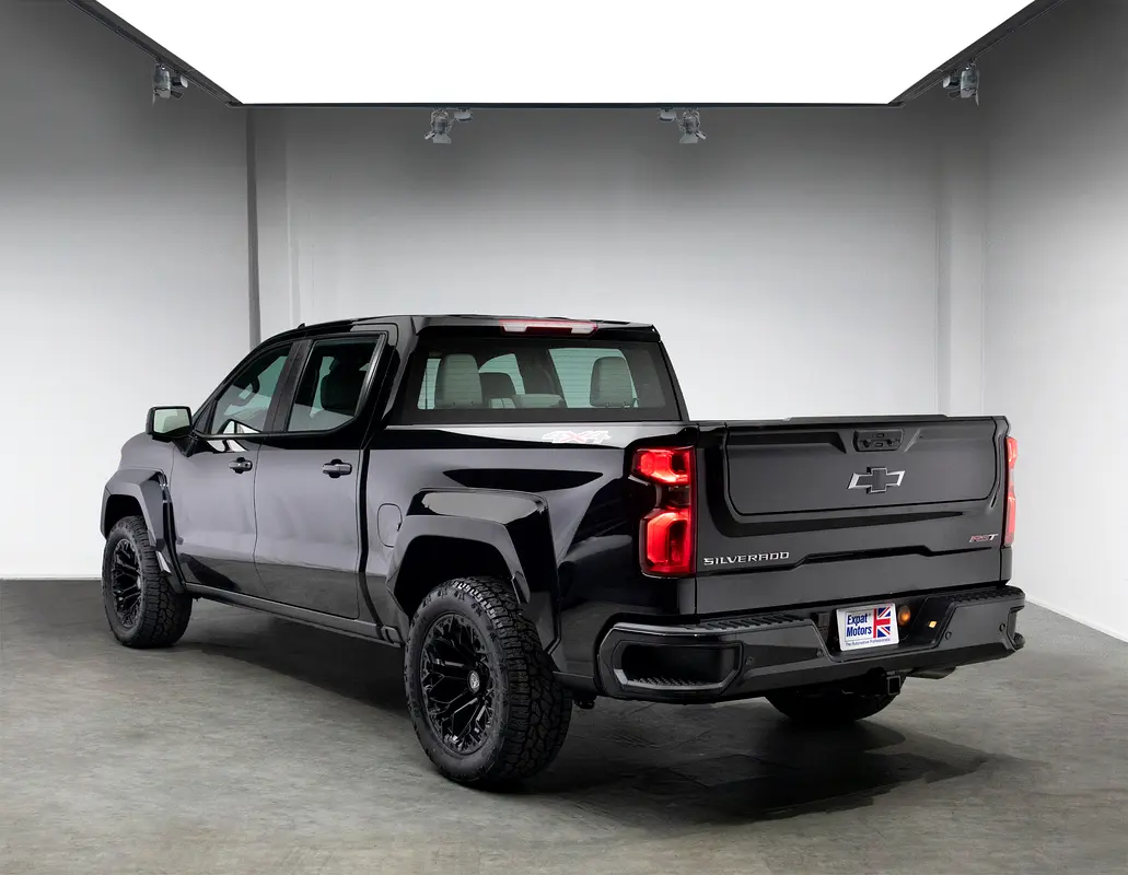 Car Image 2025 CHEVROLET SILVERADO RST