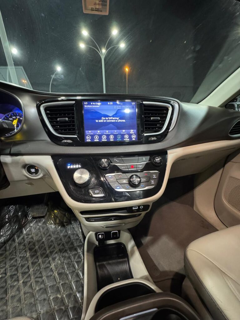 Car Image 2018 CHRYSLER PACIFICA 