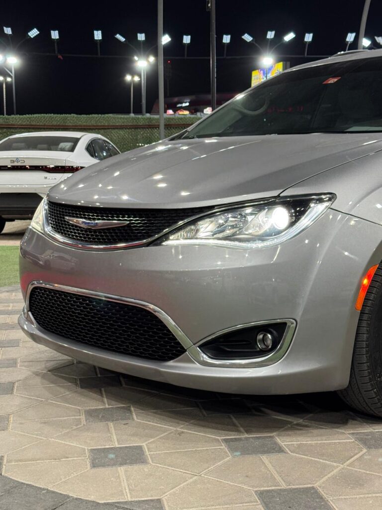 Car Image 2018 CHRYSLER PACIFICA 