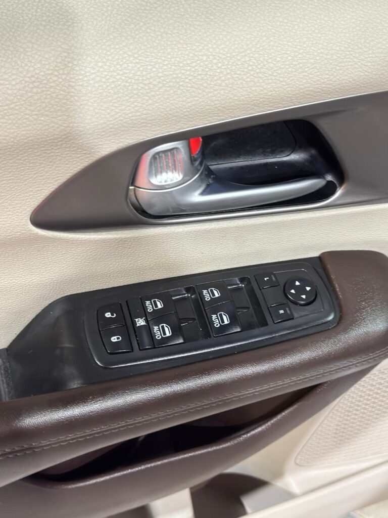 Car Image 2018 CHRYSLER PACIFICA 