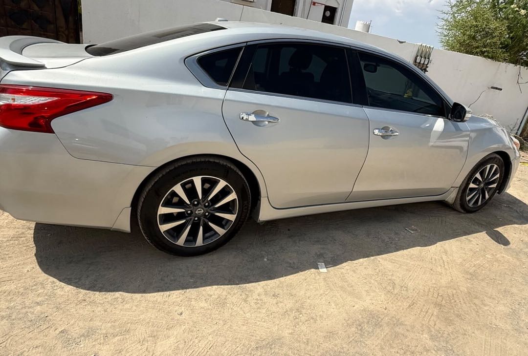 Car Image 2016 NISSAN ALTIMA SL