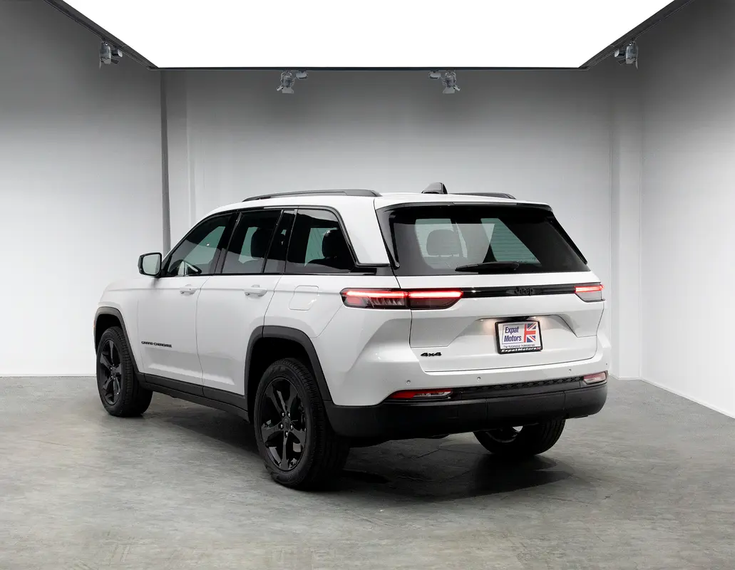 Car Image 2024 JEEP GRAND CHEROKEE Altitude